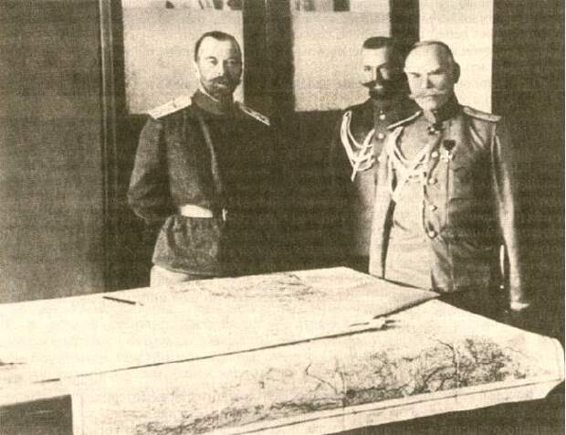 Император Николай II, генерал М.В.Алексеев - начальник штаба Верховного Главнокомандующего в Ставке