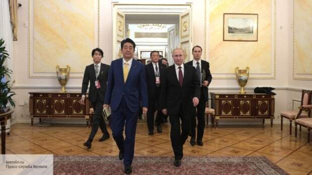 Sohu: русские сделали невозможное, заставив Синдзо Абэ посетить Парад Победы Sohu: русские сделали невозможное, заставив Синдзо Абэ посетить Парад Победы