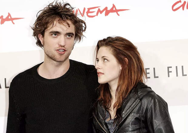 Роберт Паттинсон, Кристен Стюарт на фотоколле к фильму «Сумерки» во время 3-го Римского международного кинофестиваля, 30 октября 2008 г.