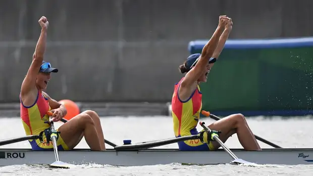 Румынки Боднар и Радиш выиграли золото ОИ в академической гребле в двойках