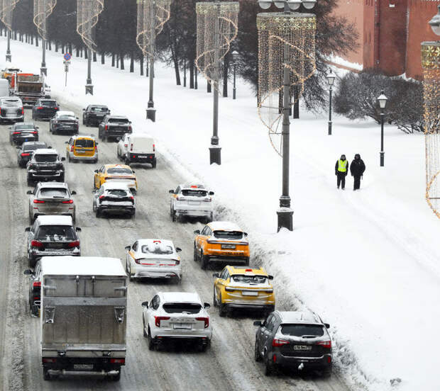 SHOT: в утренний час пик средний чек за такси вырос на 25% из-за снегопада