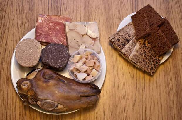 Самые странные трапезные ритуалы разных стран мира