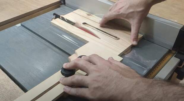 Кондуктор для склейки деревянных заготовок под 90 градусов