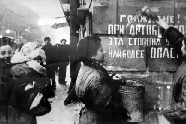 Ликующий Ленинград. Блокада снята. 1944 год Ликующий Ленинград. Блокада снята. 1944 год