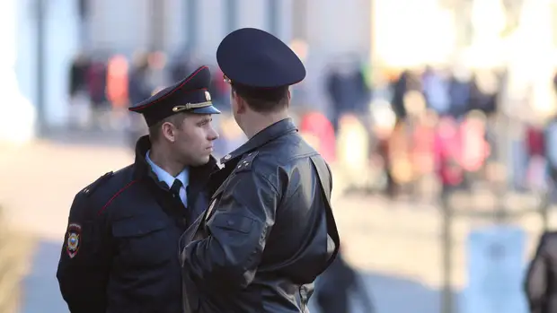 18-летнюю петербурженку сутки силой удерживали в квартире после изнасилования