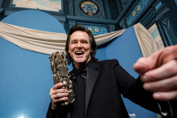 Балерина Волочкова считает, что настоящий Джим Керри умер