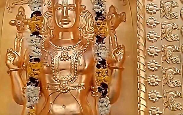 В 2015 году во время строительных работ в храме Ранганатха, который расположен в огромном храмовом комплексе Шрирангам в Индии, была обнаружена и открыта древняя дверь...-9