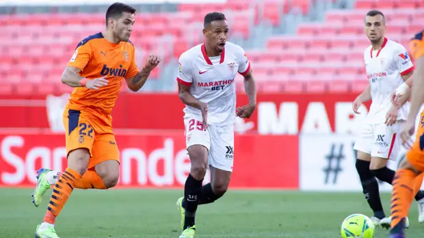 «Валенсия» с Черышевым проиграла «Севилье» в матче Примеры
