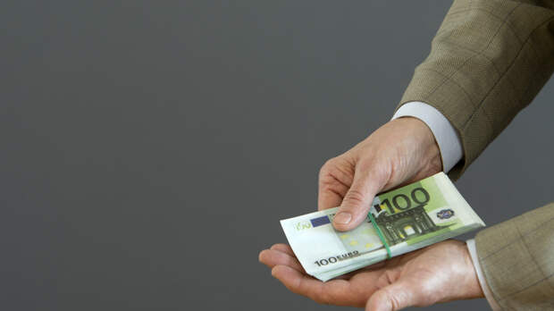 "Из России бегут не только деньги, но и чиновники": Попавшимся на взятке "избранным" дают скрыться за рубеж - Пронько