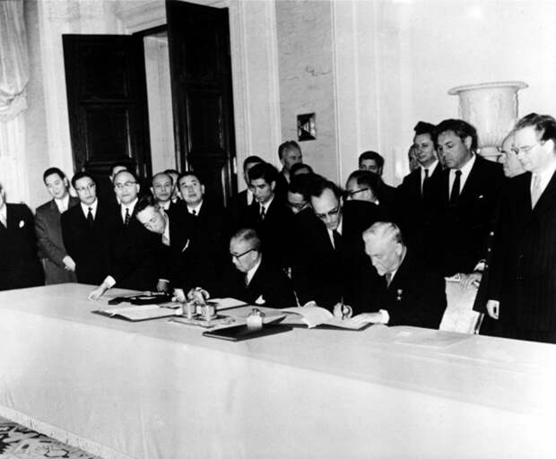 Подписание совместной Декларации СССР и Японии в Москве. 19 октября 1956 года