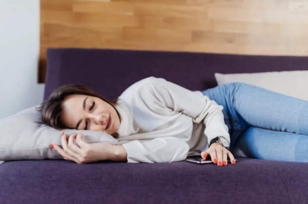 Сомнолог Гаврилова: дневной сон у взрослых должен длиться от 10 до 30 минут