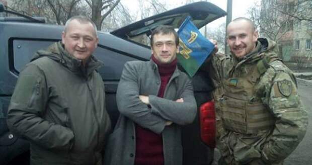 Актер ездил в "зону АТО", носил туалетную бумагу "воинам", расстреливал мишень с изображением "Пореченкова"