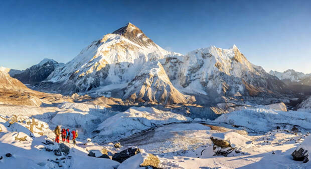 На Эвересте гиды травят альпинистов ради прибыли от эвакуации