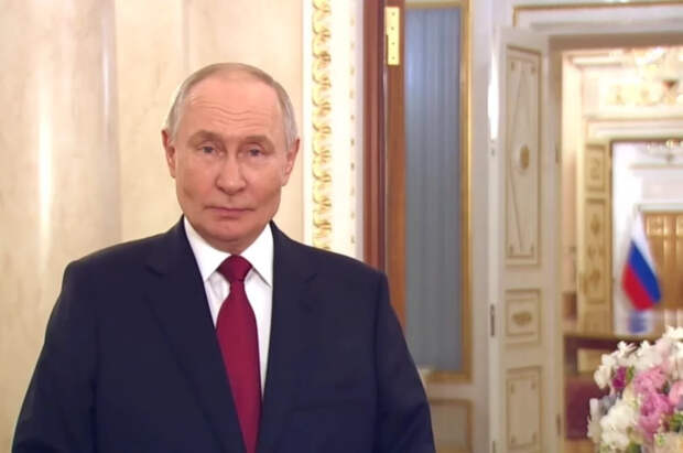 Путин поздравил россиянок с Международным женским днём