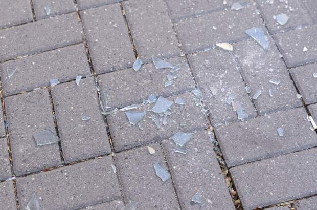 Обломки украинского БПЛА влетели в жилую многоэтажку в российском городе