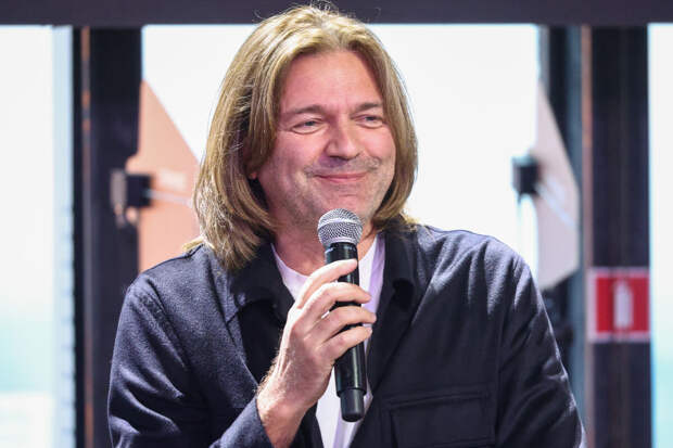 Певец Дмитрий Маликов намекнул, что не подарил жене дорогой подарок на годовщину