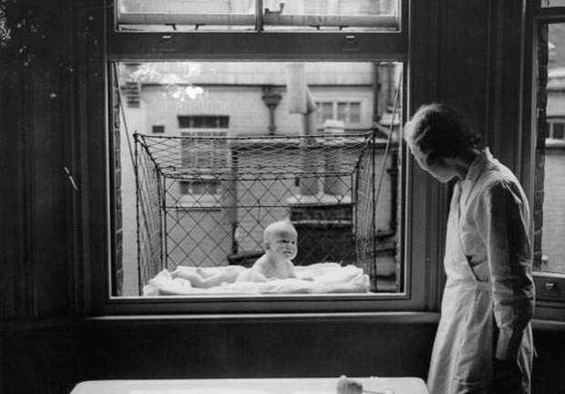 Детские кроватки, позволяющие ребенку спать на свежем воздухе, 1930-е изобретения, история, курьезы