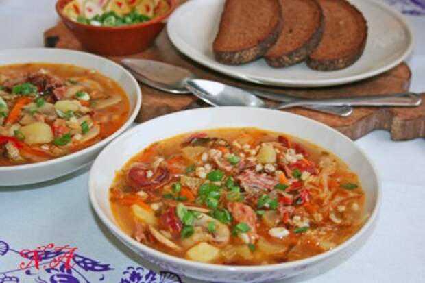 Щи с копчеными ребрами