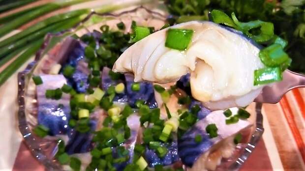 Как вкусно засолить скумбрию или селедку дома. Скумбрия, Кулинария, Еда, Рыба, Рецепт, Видео рецепт, Видео, Засолка