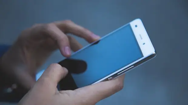 Эксперты оценили продажи подержанных телефонов в России во время ...