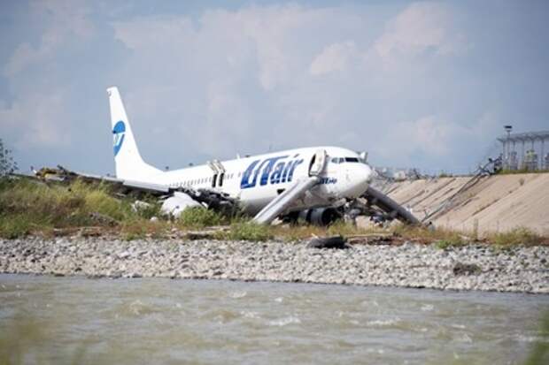 Раскрыта причина аварийной посадки Boeing 737 в Сочи