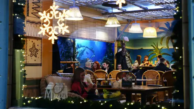 В Калининграде предприятиям общепита в новогоднюю ночь разрешили работать до 02:00