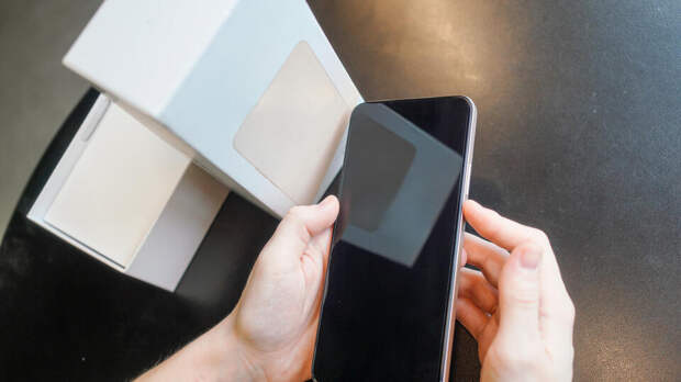 В МОК объяснили, почему российские спортсмены не получили подарочные телефоны