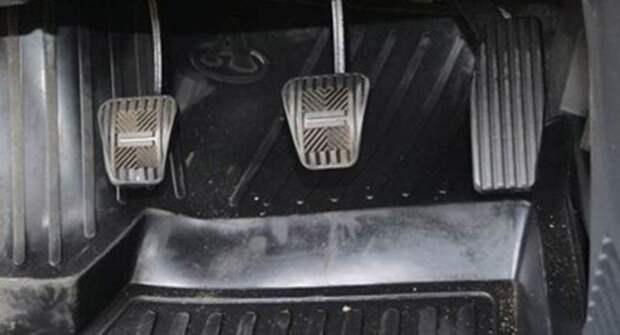 Провалы педали газа в движении: причины, признаки