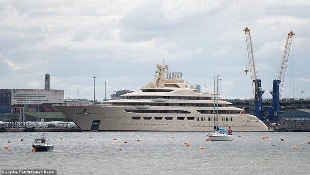 Супер-яхта Dilbar в Саутгемптоне – зрелище на $650 млн