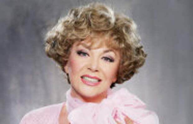 Музыка: Передвигается в коляске, стала затворницей, но поёт: Как живёт Эдита Пьеха, которую не видно уже 4 года?