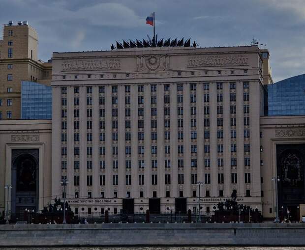 МО: Расчеты гаубиц «Мста-Б» нанесли удары по позициям ВСУ у границы с РФ