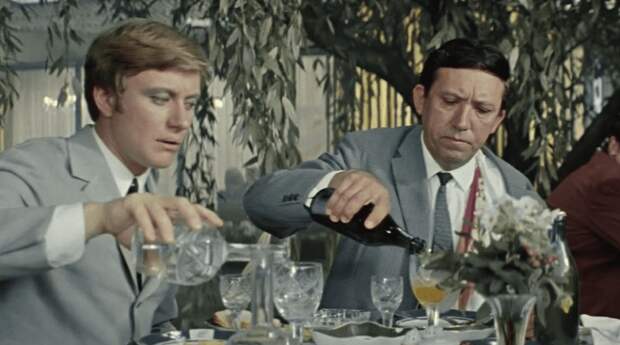 Сумма, которую пропили Гена Козодоев и Сеня Горбунков в ресторане "Плакучая Ива"