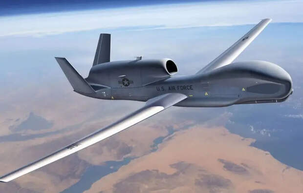 Российский ТГ-канал сообщает, что находившийся у Крыма американский БПЛА RQ-4 Global Hawk якобы «попал в турбулентность»