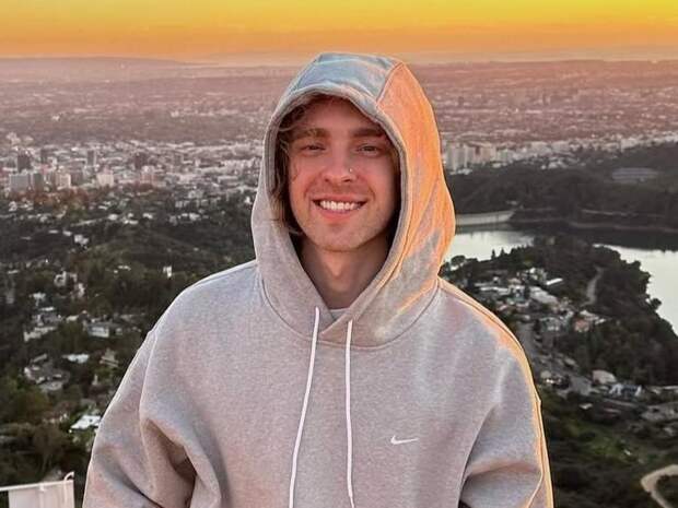 Катя Жужа сводит татуировки с тела, а Крид скоро станет дядей: соцсети звезд