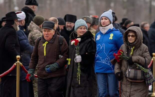 Более 500 волонтеров Петербурга работали в блокадную декаду