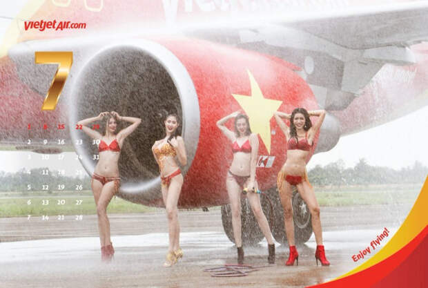 Стюардессы в бикини в календаре авиакомпании VietJet
