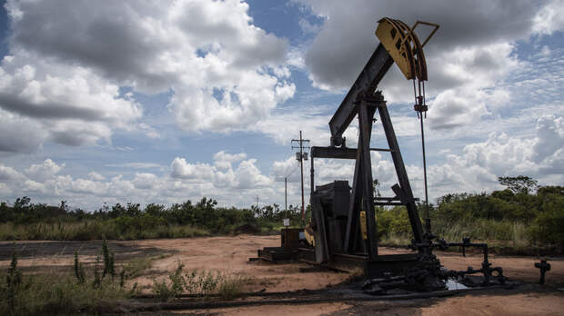 Bloomberg: Индия рассчитывается за нефть из России в обход доллара