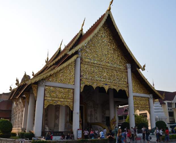 Храмовый комплекс Ват Чеди Луанг в городе Чианг Май. Фото автора.
