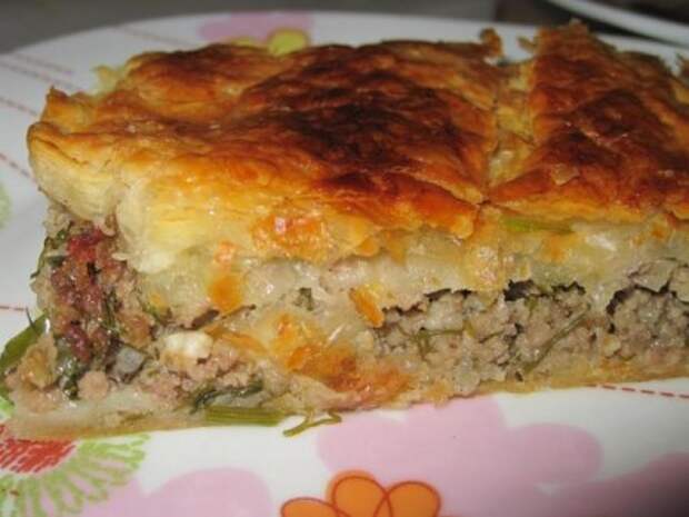 Мясной пирог из слоеного дрожжевого теста