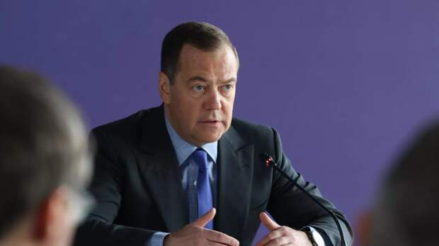 Медведев: Киев зря отверг предложения о переговорах, дальше будет хуже