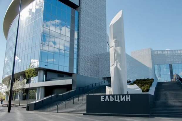 Ельцин был самым непопулярным президентом России (Медведев, конечно, тоже знатно покуролесил, но под чутким управлением Путина, и более таких рискованных ходов Владимир Владимирович не совершал).-3