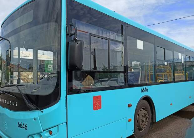 В Петербурге оштрафовали лихача на лазурном за гонки в Колпино