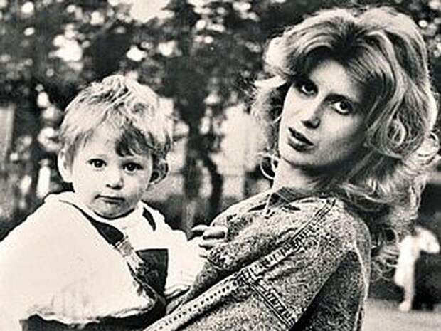 Актриса с сыном | Фото: kp.ru