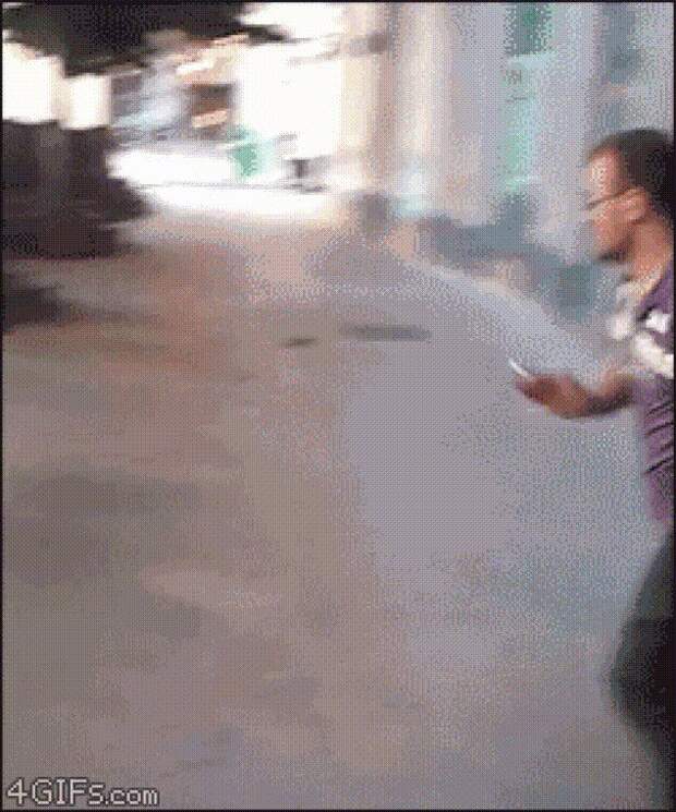 Какая злая мусорка! Какая злая мусорка!