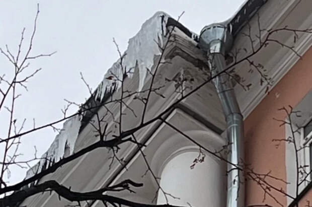 Эксперт Власов рассказал, как в городах заранее выявляют наледь и сосульки