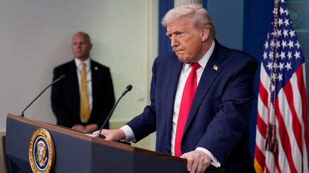 Трамп потребовал от Дании уведомить его об отказе от сделки по Гренландии