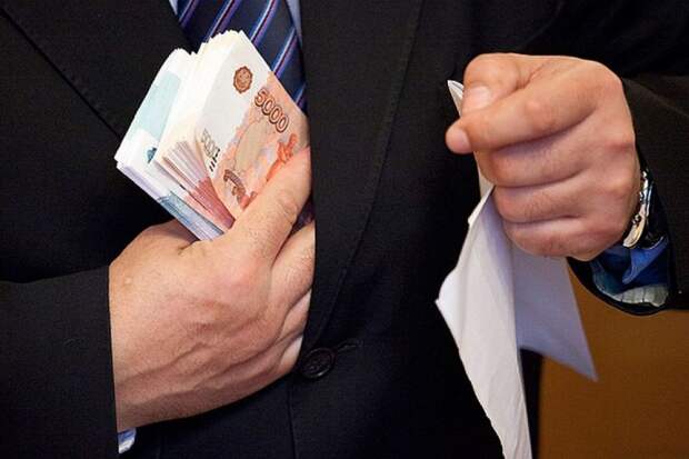 Более 1,2 млн рублей заработал кузбасский чиновник по хитрой схеме