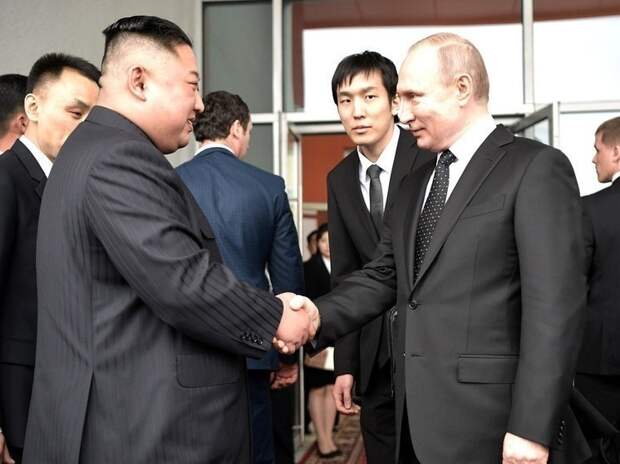 Запад признал страшную обеспокоенность визитом Путина в КНДР: «Победа Ким Чен Ына»