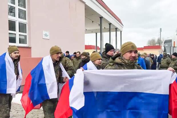 «Жена ждала 18 месяцев»: В РФ из плена вернулся боец, которого считали погибшим