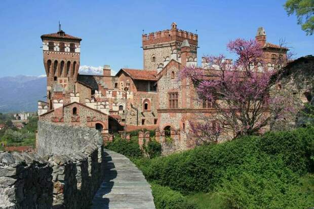 Castello di Pavone один из красивейших замков мира. /Фото: castellodipavone.com